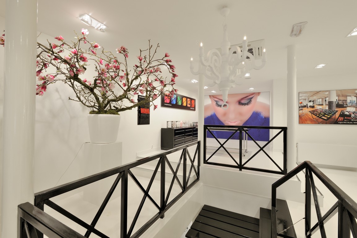 charme Thriller Vervreemding Interieur schoonheidssalon >> WSB Ladenbau Kosmetik: Successful Dutch  Retail Design >