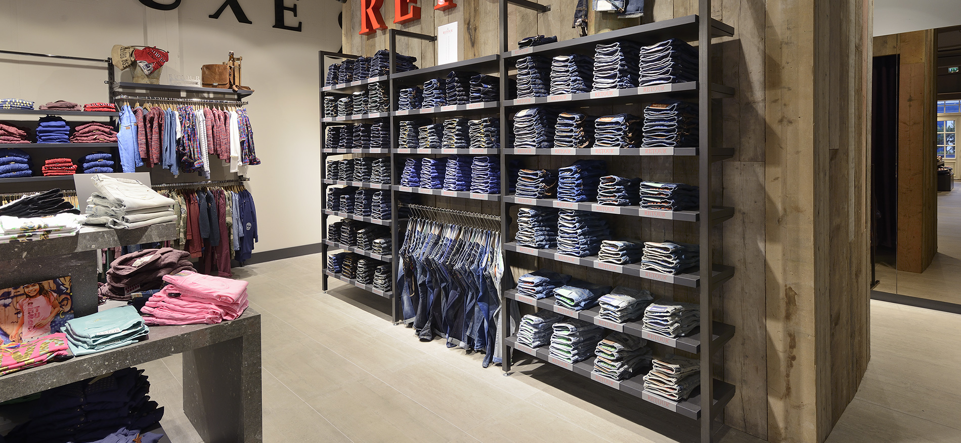 Sociale wetenschappen Minister Ontvangst Retour Jeans Denim de Luxe: Winkel inrichting kinderkleding winkel door WSB  >>
