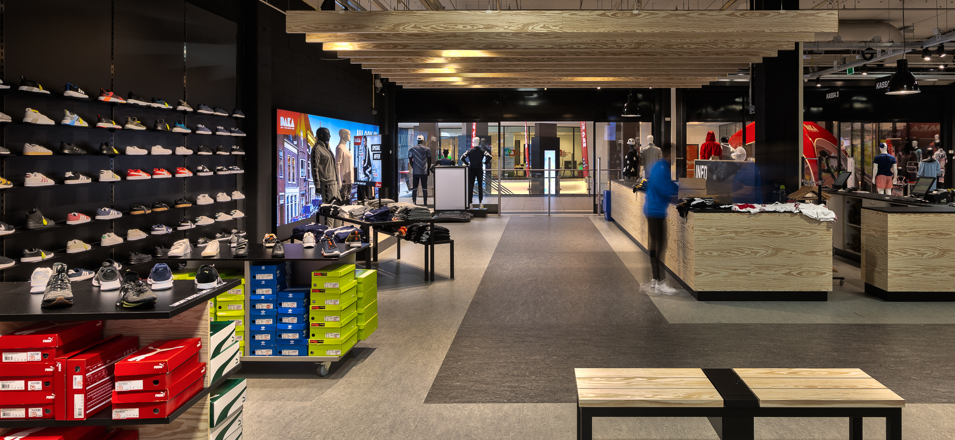 kampioen Verdragen knuffel Persbericht: Mooi Retail Design voor Daka Alkmaar | Winkelinrichting  sportwinkel